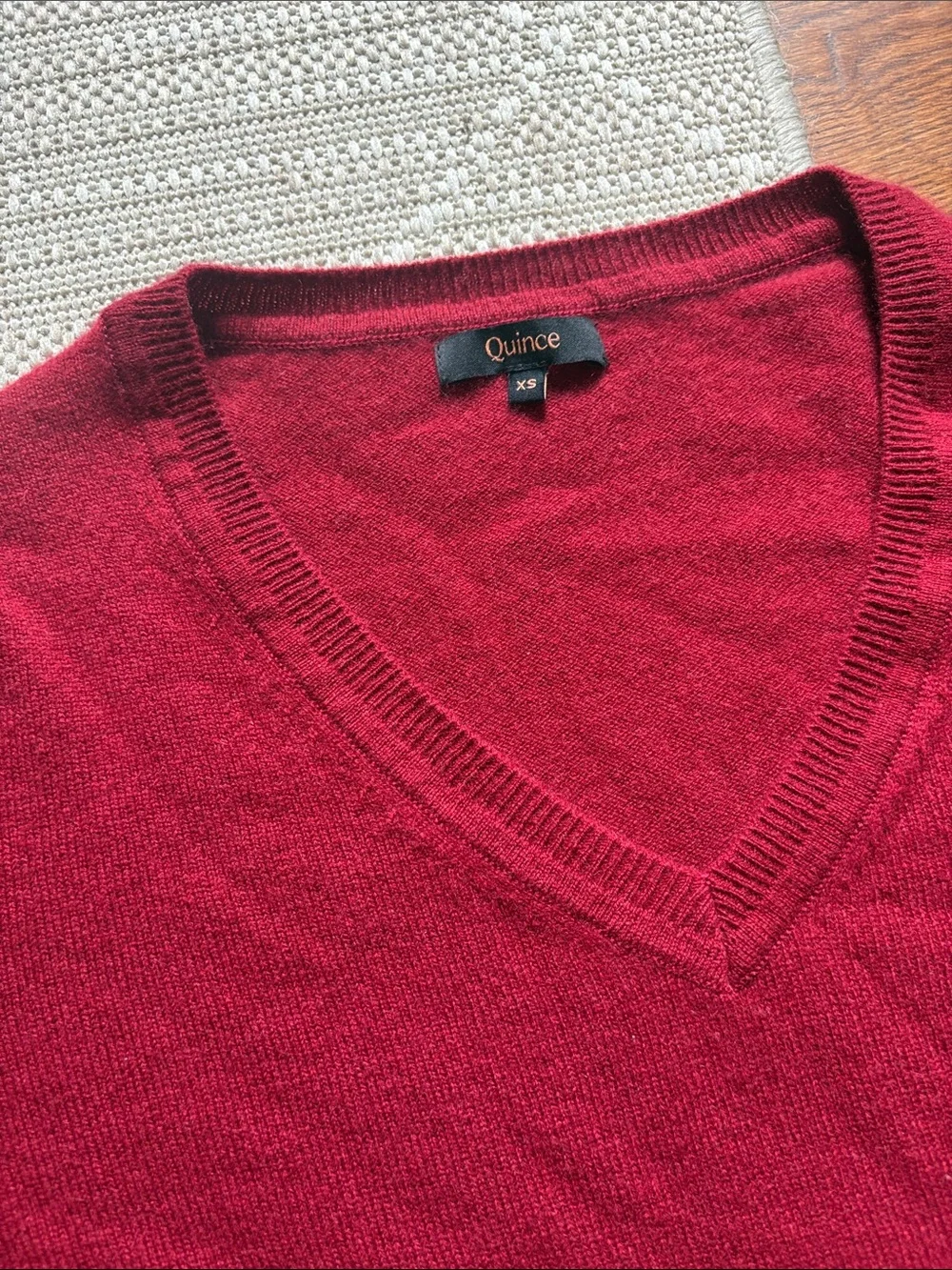 Quince V-Neck Cashmere Sweater - Burgundy XS - Picture 3 of 6